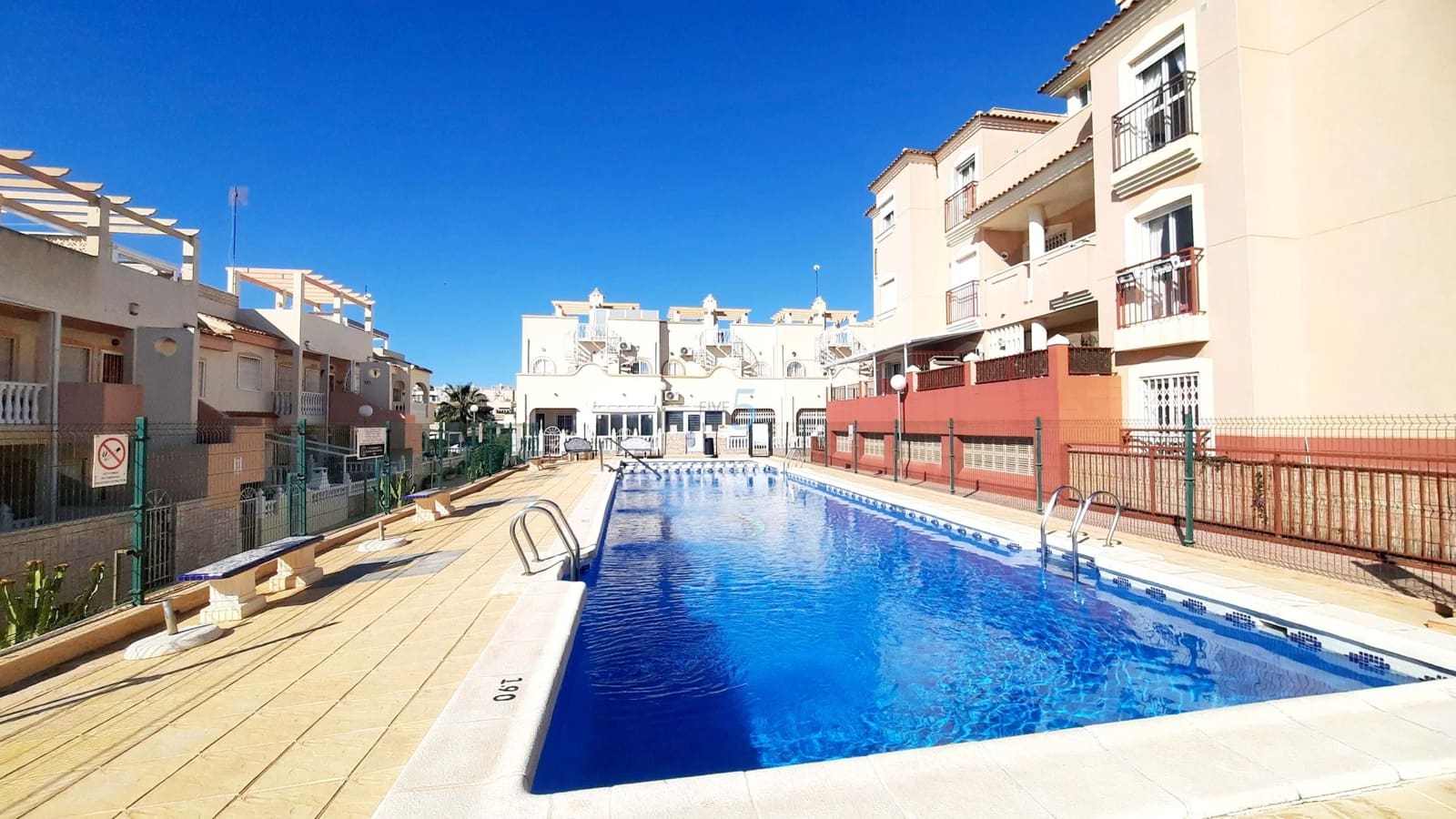 2 soveværelse Lejlighed til salg i La Florida med swimmingpool - € 145.000 (Ref: 9747288)