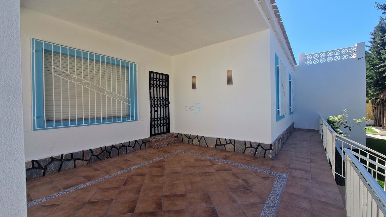 4 bedroom Villa for sale in Los Urrutias with garage - € 410,000 (Ref: 9749379)