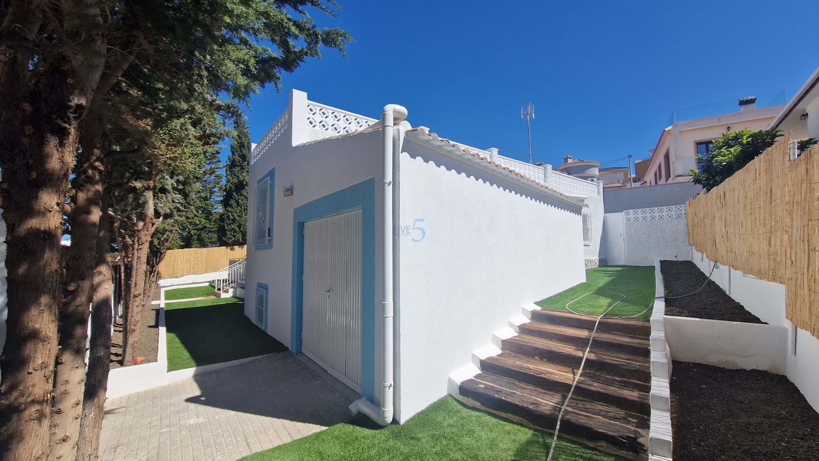 4 bedroom Villa for sale in Los Urrutias with garage - € 410,000 (Ref: 9749379)