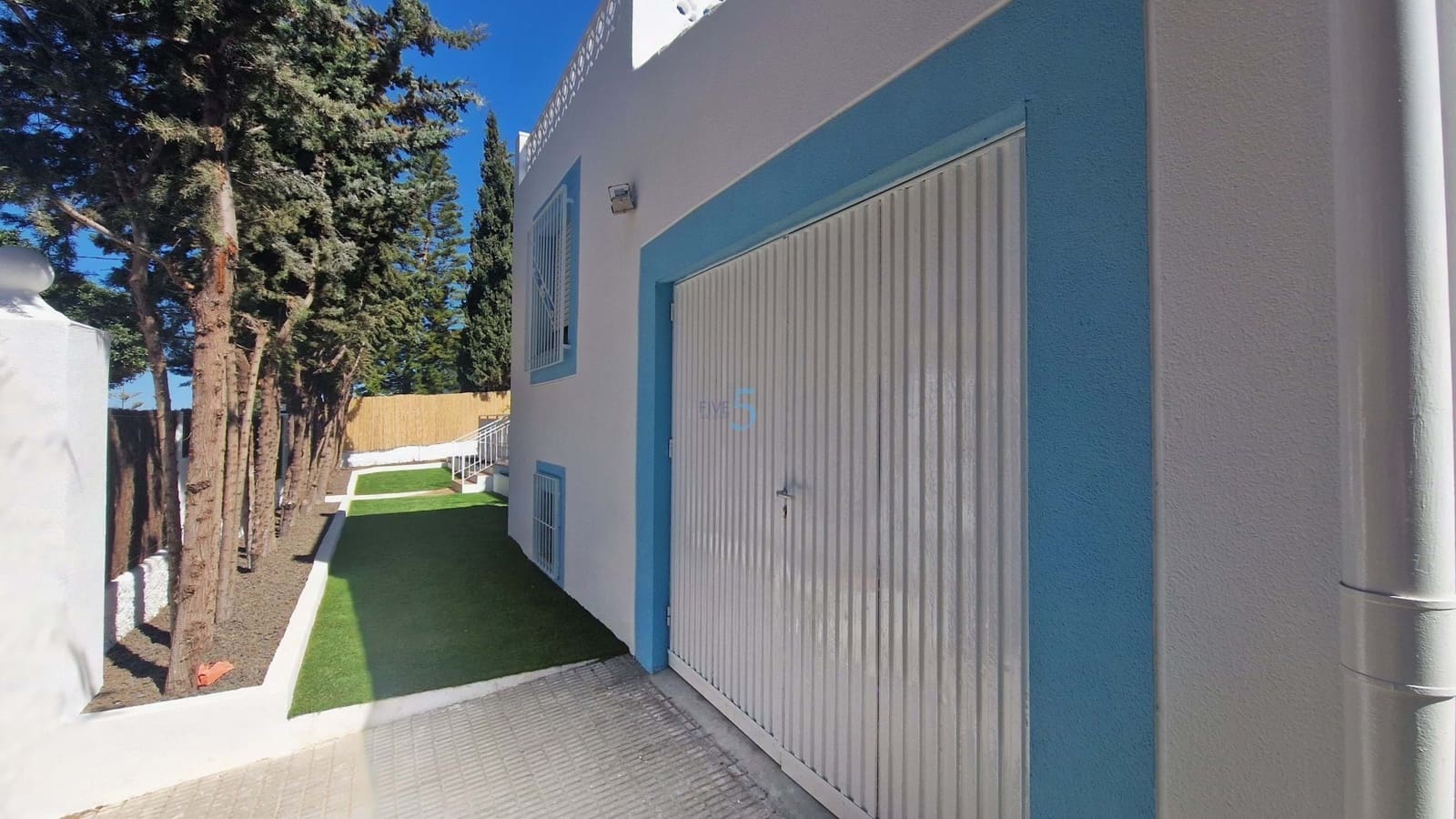 4 bedroom Villa for sale in Los Urrutias with garage - € 410,000 (Ref: 9749379)