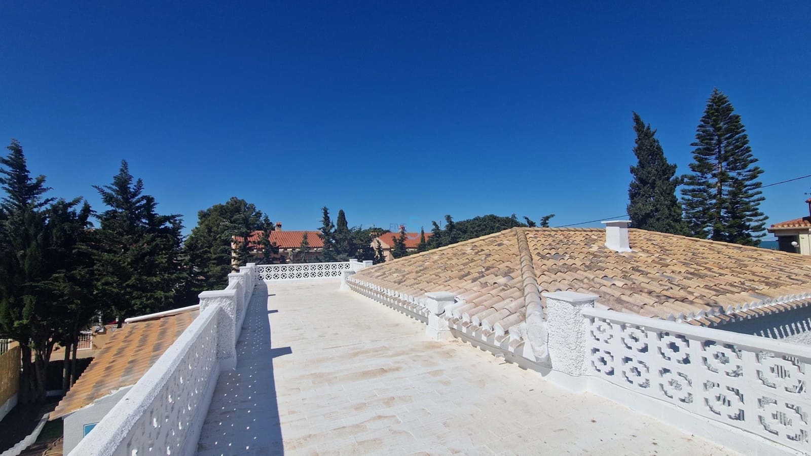 4 bedroom Villa for sale in Los Urrutias with garage - € 410,000 (Ref: 9749379)