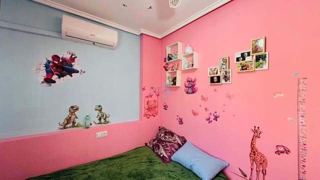 Casa de 4 habitaciones en Villamartin, Orihuela en venta con piscina - 184.000 € (Ref: 9751482)