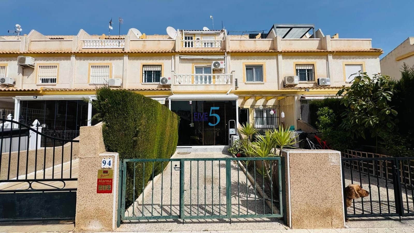 Casa de 4 habitaciones en Villamartin en venta con piscina - 184.000 € (Ref: 9751482)