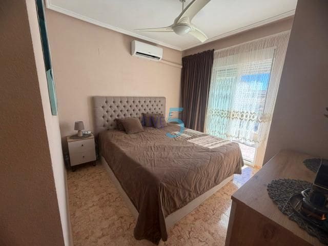4 soveværelse Byhus til salg i Villamartin med swimmingpool garage - € 199.999 (Ref: 9751482)