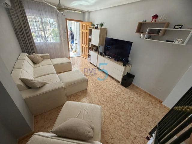 4 soveværelse Byhus til salg i Villamartin, Orihuela med swimmingpool garage - € 199.999 (Ref: 9751482)