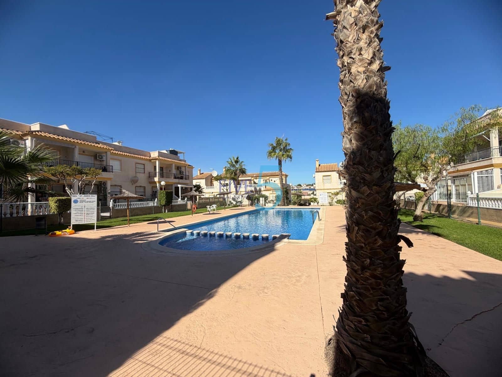 4 soveværelse Byhus til salg i Villamartin med swimmingpool garage - € 199.999 (Ref: 9751482)