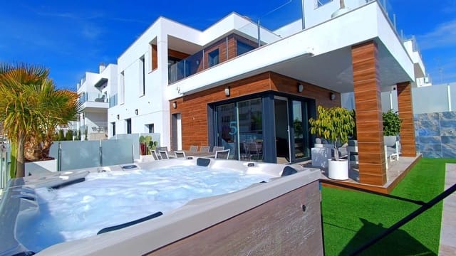 3 soveværelse Villa til salg i Vistabella, Orihuela med swimmingpool - € 489.999 (Ref: 9752585)