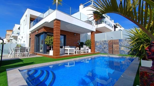 3 soveværelse Villa til salg i Vistabella, Orihuela med swimmingpool - € 489.999 (Ref: 9752585)