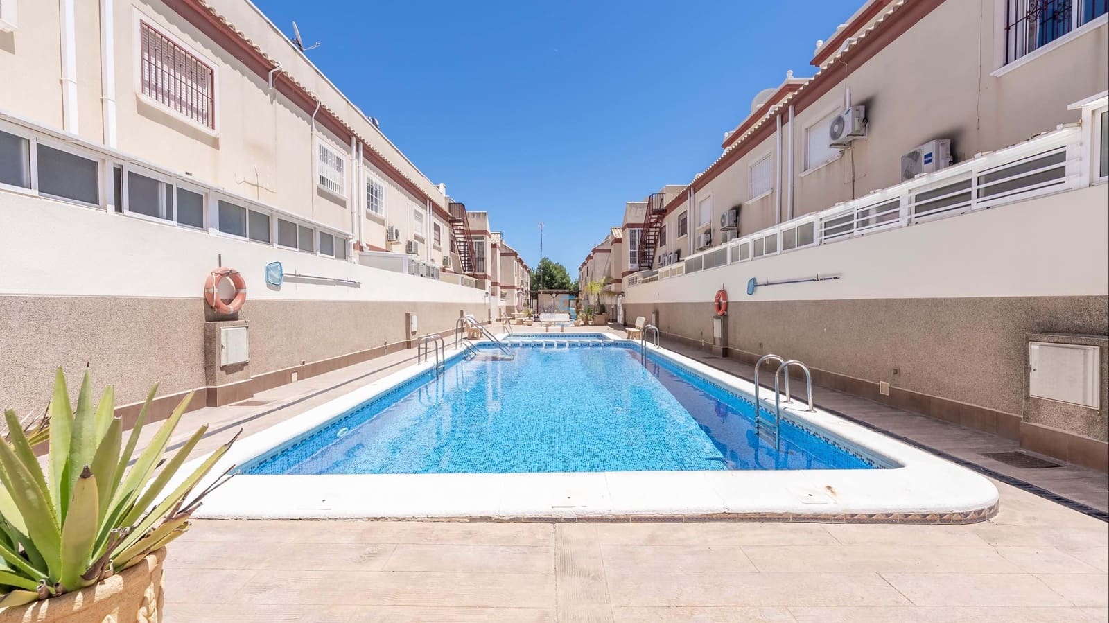 Apartamento de 2 habitaciones en San Pedro del Pinatar en venta con piscina - 139.950 € (Ref: 9757817)