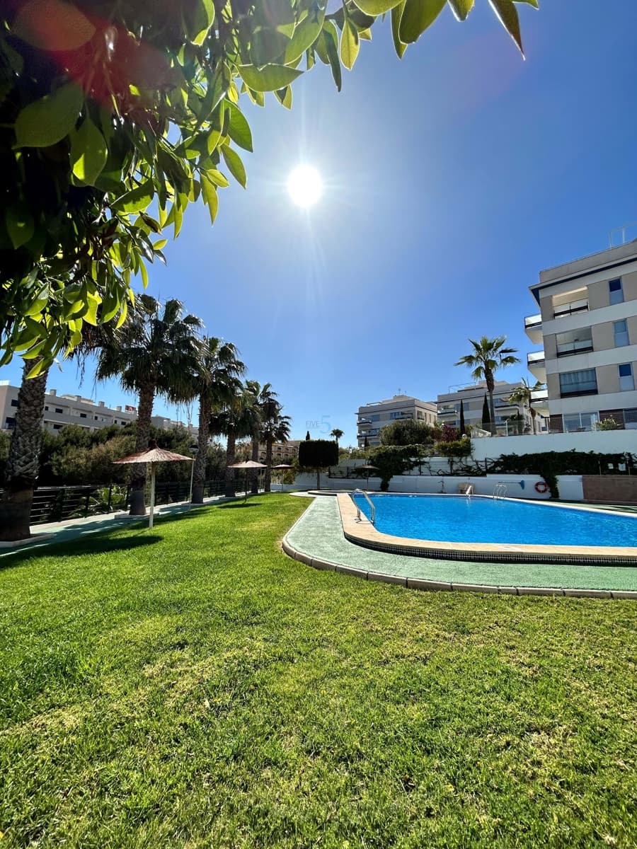 3 bedroom Townhouse for sale in Villamartin with pool garage - € 215,000 (Ref: 9761309)