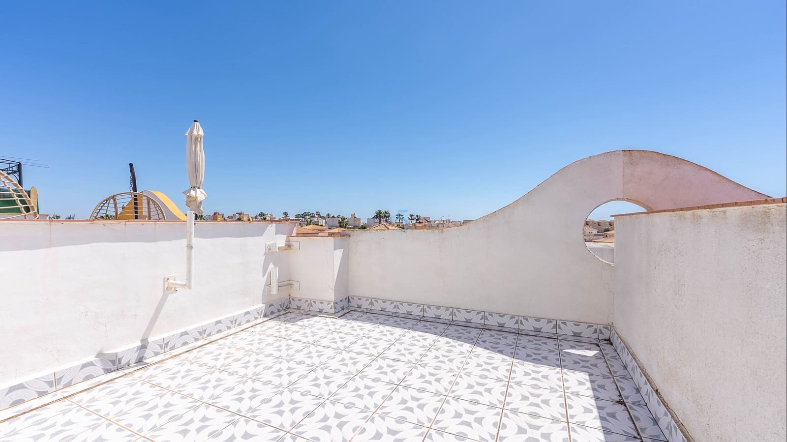 2 bedroom Townhouse for sale in La Florida with pool - € 164,000 (Ref: 9761432)