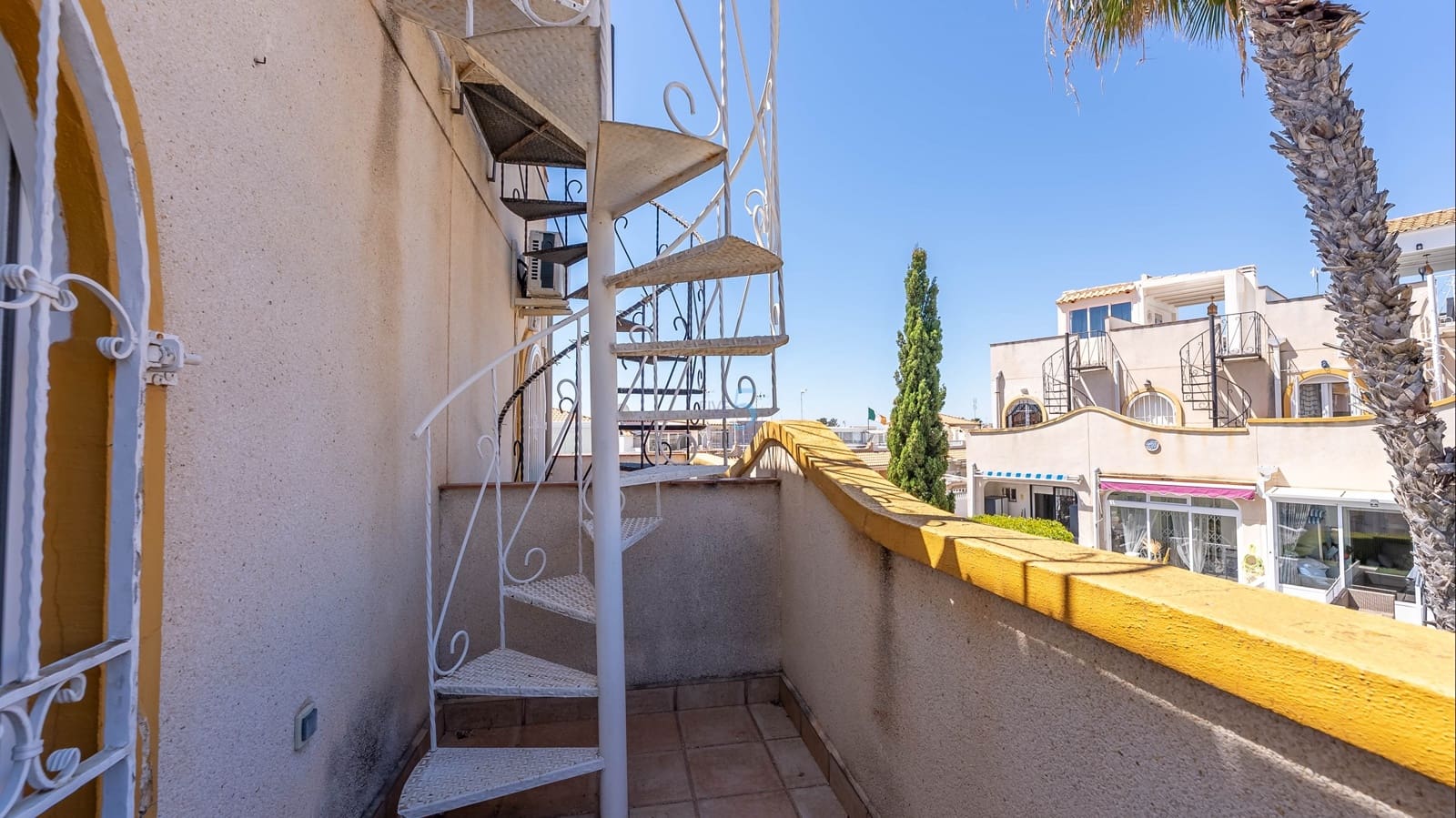 2 bedroom Townhouse for sale in La Florida with pool - € 164,000 (Ref: 9761432)