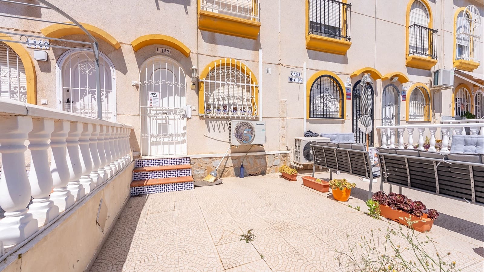 2 bedroom Townhouse for sale in La Florida with pool - € 164,000 (Ref: 9761432)