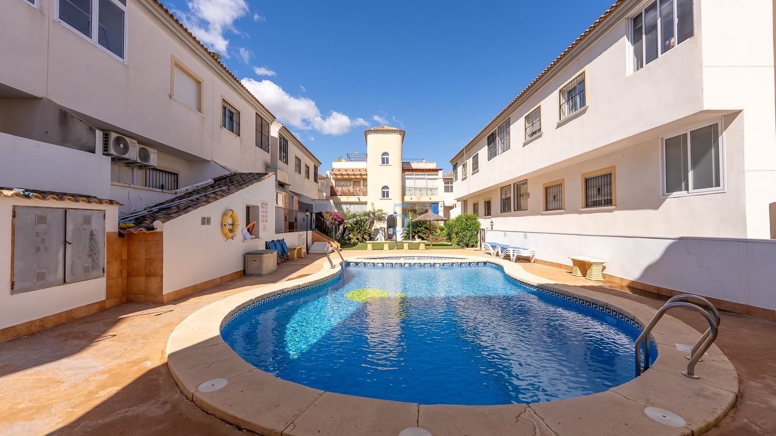 2 soverom Leilighet til salgs i Heredades med svømmebasseng garasje - € 115 000 (Ref: 9761433)