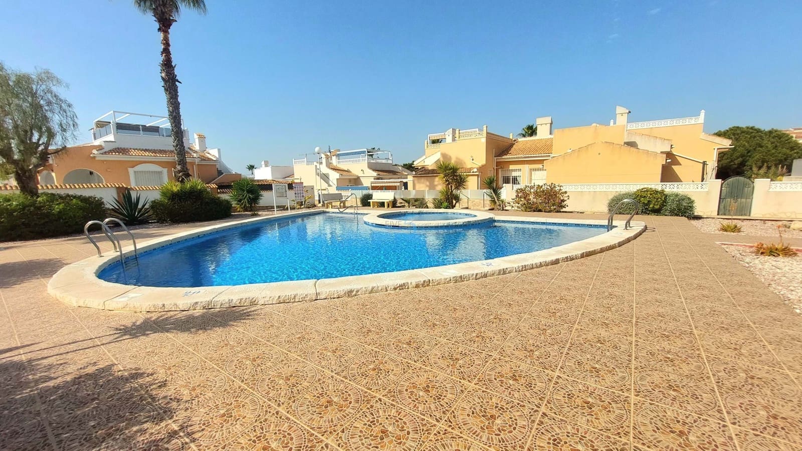 2 bedroom Semi-detached Villa for sale in Ciudad Quesada with pool garage - € 229,900 (Ref: 9761434)