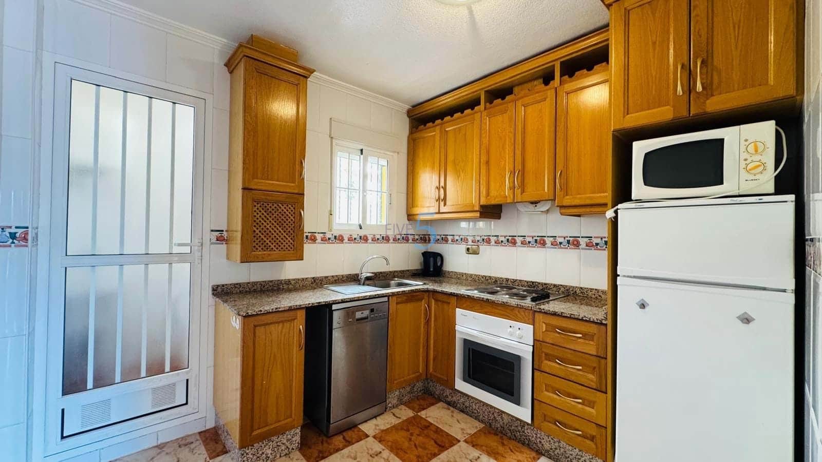 2 soverom Leilighet til salgs i Orihuela Costa med svømmebasseng garasje - € 149 900 (Ref: 9761435)