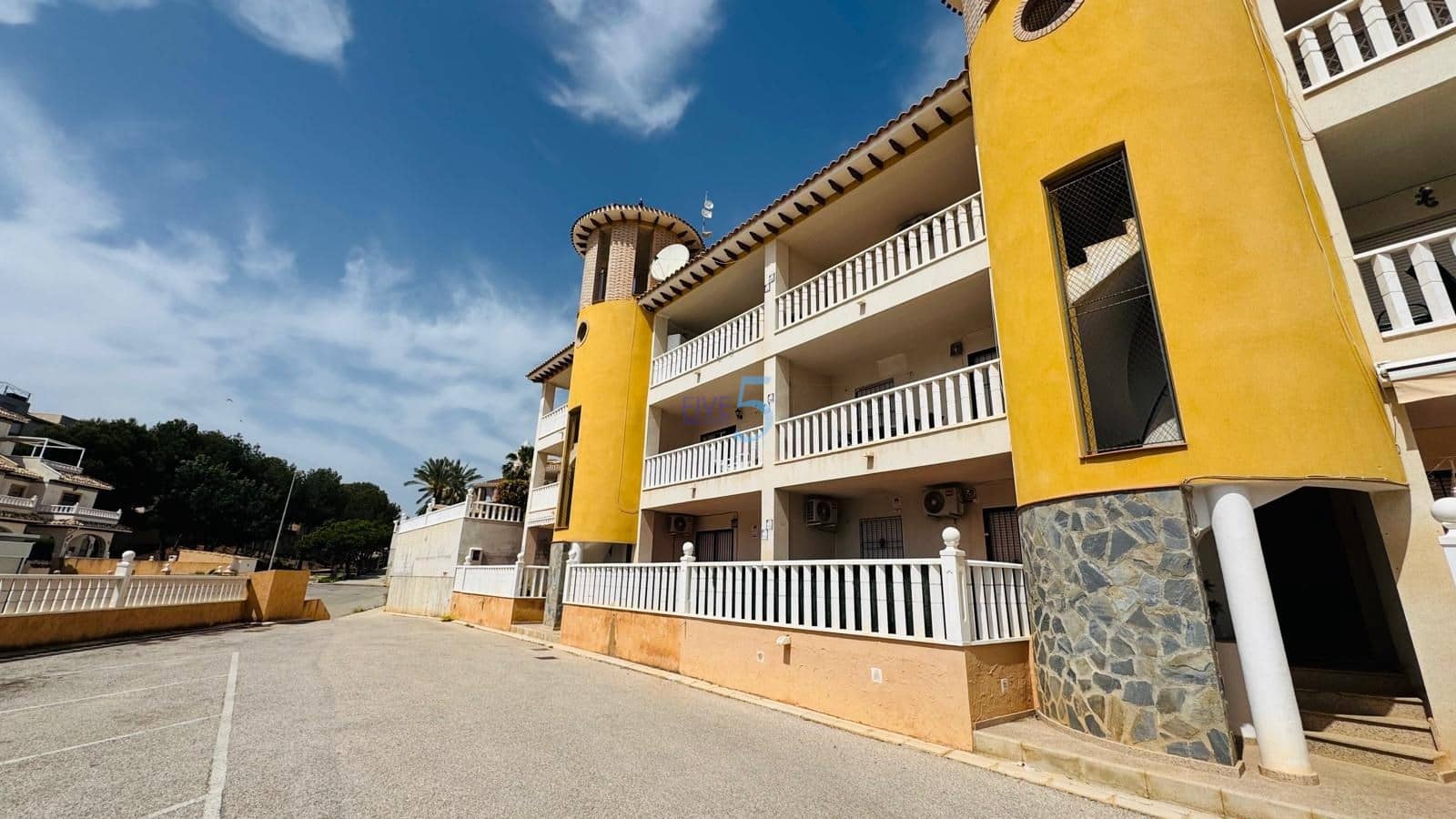 2 soverom Leilighet til salgs i Orihuela Costa med svømmebasseng garasje - € 149 900 (Ref: 9761435)