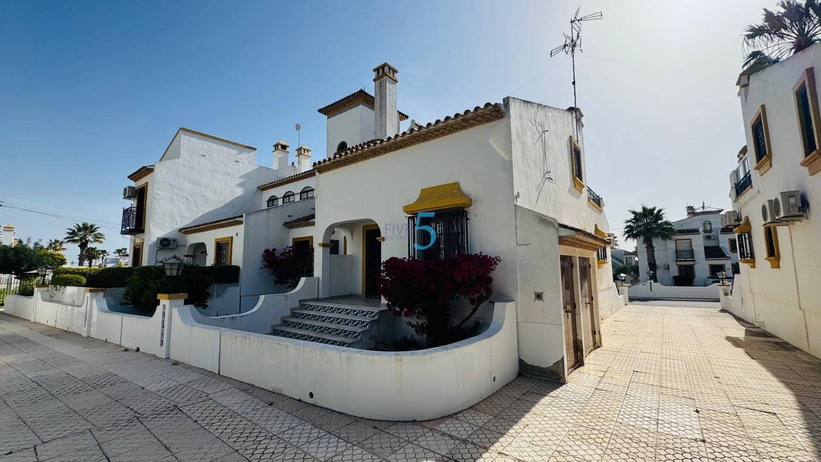 3 soveværelse Byhus til salg i Villamartin med swimmingpool garage - € 225.000 (Ref: 9762406)