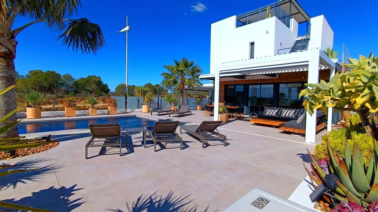 3 soverom Villa til salgs i Algorfa med svømmebasseng garasje - € 729 000 (Ref: 9770021)