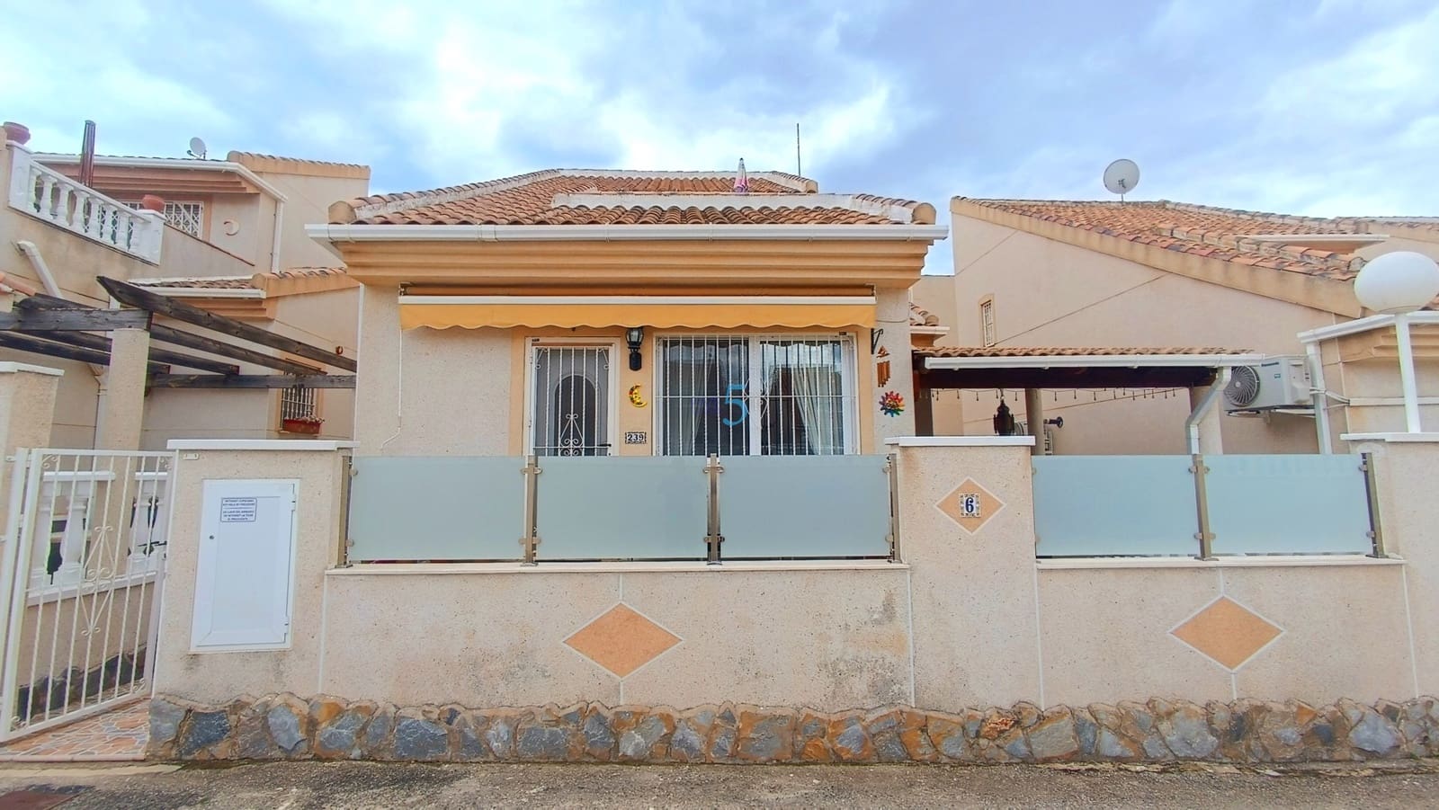 2 bedroom Villa for sale in Ciudad Quesada with pool - € 179,995 (Ref: 9775998)