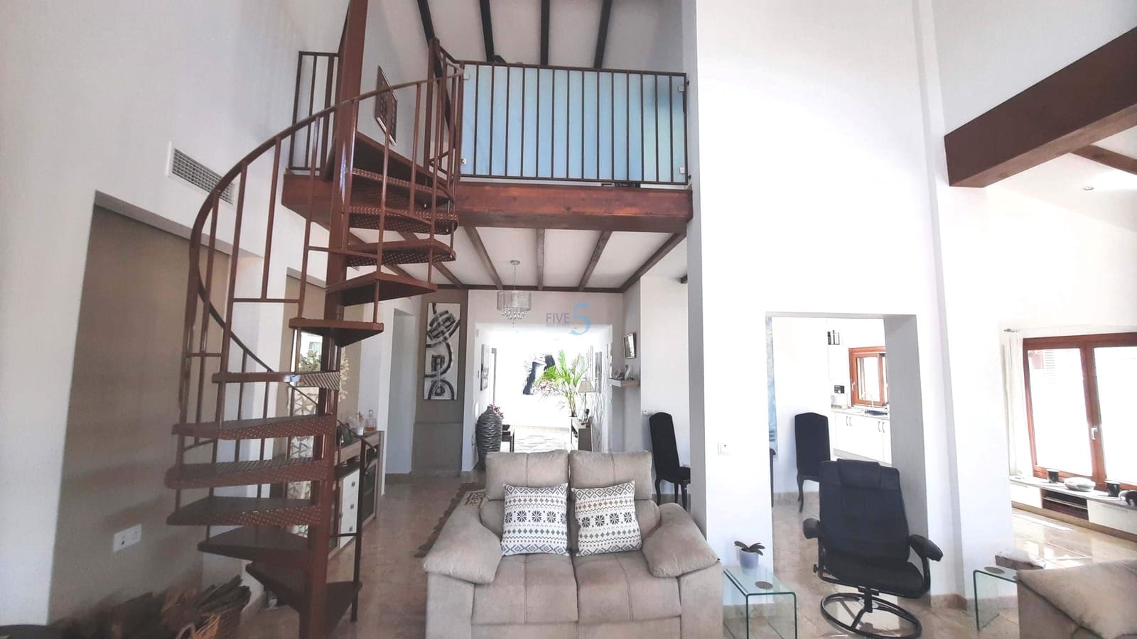 3 makuuhuone Huvila myytävänä paikassa El Valle Golf Resort mukana uima-altaan 
autotalli - 549 999 € (Ref: 9779173)