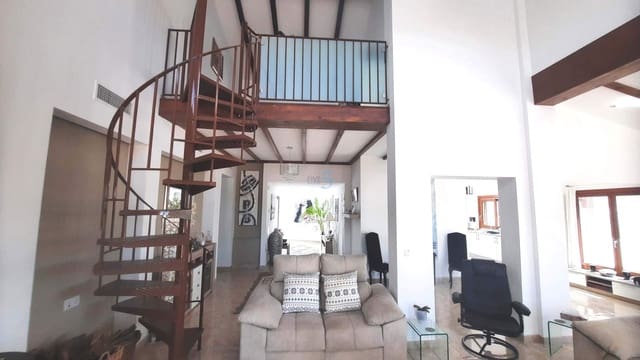 3 makuuhuone Huvila myytävänä paikassa El Valle Golf Resort, Murcia kaupunki mukana uima-altaan 
autotalli - 549 999 € (Ref: 9779173)