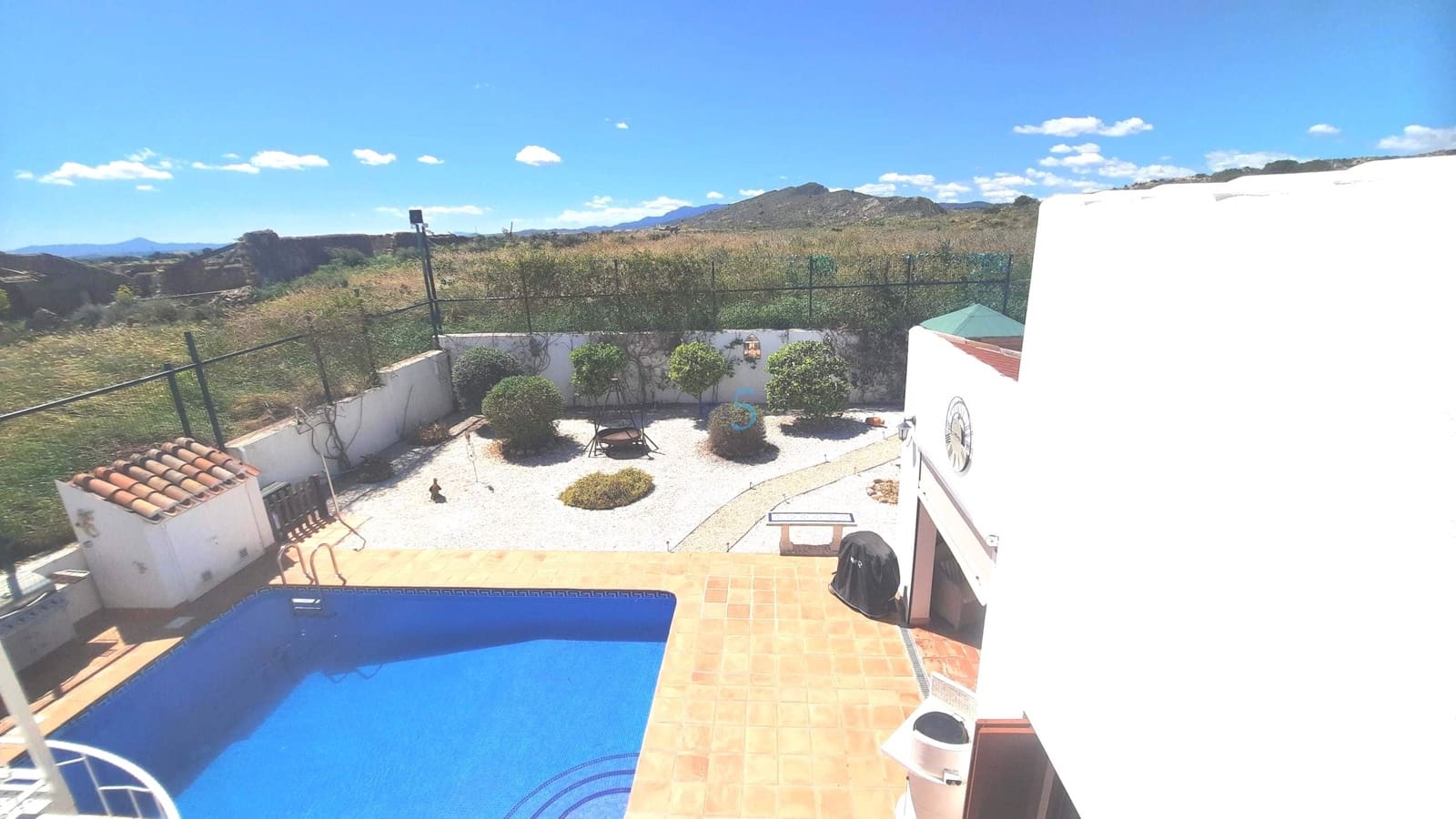 3 makuuhuone Huvila myytävänä paikassa El Valle Golf Resort mukana uima-altaan 
autotalli - 549 999 € (Ref: 9779173)