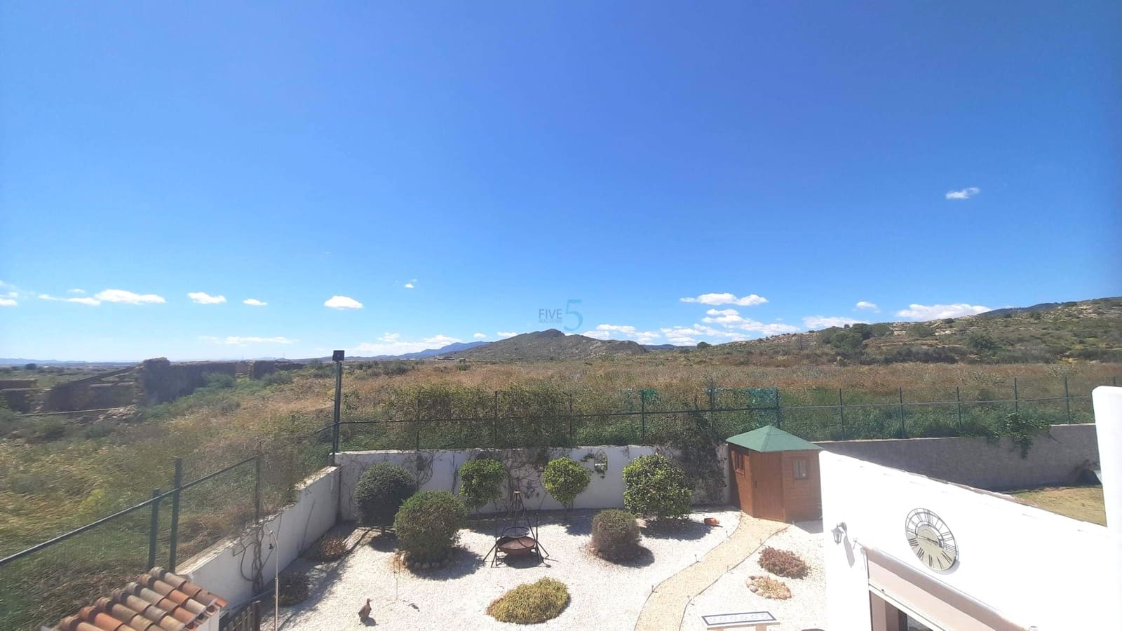 3 makuuhuone Huvila myytävänä paikassa El Valle Golf Resort mukana uima-altaan 
autotalli - 549 999 € (Ref: 9779173)