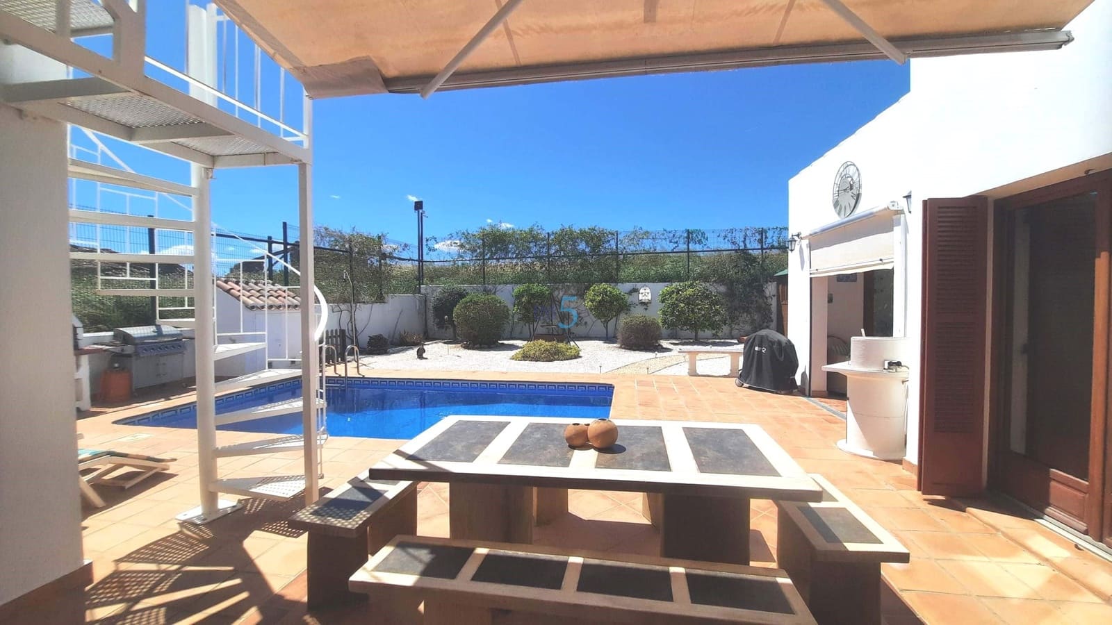 3 makuuhuone Huvila myytävänä paikassa El Valle Golf Resort mukana uima-altaan 
autotalli - 549 999 € (Ref: 9779173)