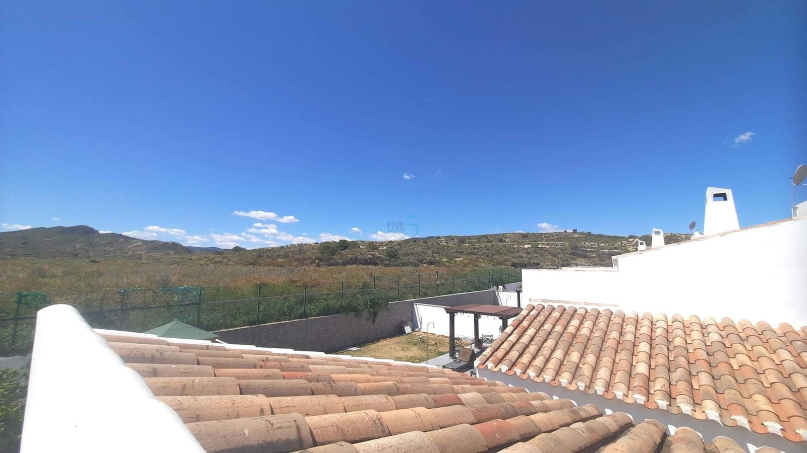 3 makuuhuone Huvila myytävänä paikassa El Valle Golf Resort mukana uima-altaan 
autotalli - 549 999 € (Ref: 9779173)