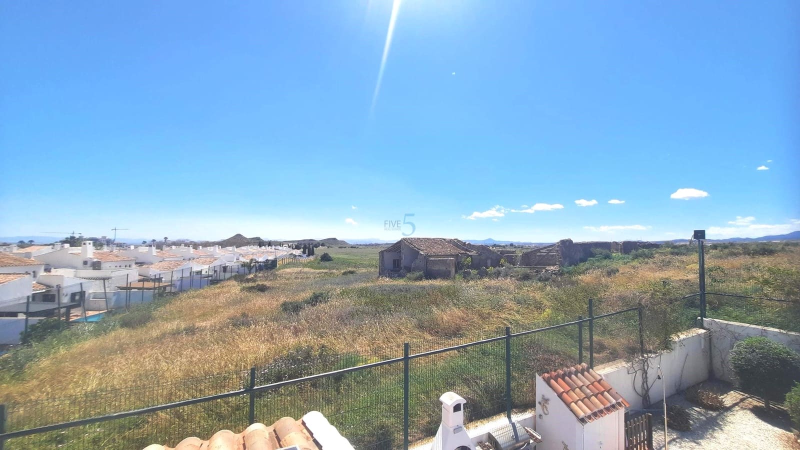 3 makuuhuone Huvila myytävänä paikassa El Valle Golf Resort mukana uima-altaan 
autotalli - 549 999 € (Ref: 9779173)