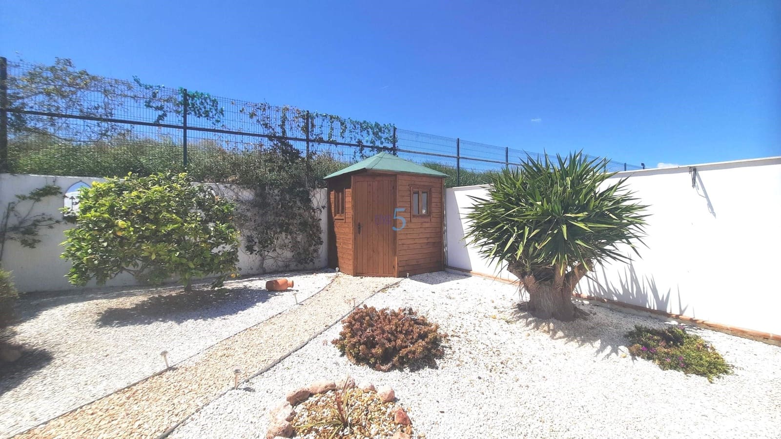 3 makuuhuone Huvila myytävänä paikassa El Valle Golf Resort mukana uima-altaan 
autotalli - 549 999 € (Ref: 9779173)