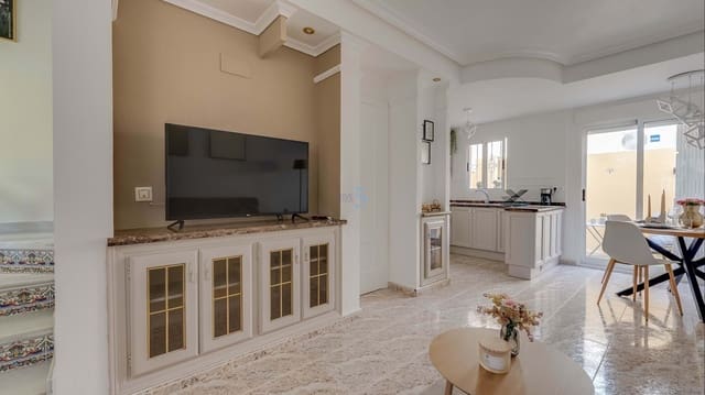 2 makuuhuone Omakotitalo myytävänä paikassa Villamartin, Orihuela mukana uima-altaan 
autotalli - 195 000 € (Ref: 9780010)
