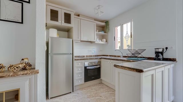 2 makuuhuone Omakotitalo myytävänä paikassa Villamartin, Orihuela mukana uima-altaan 
autotalli - 195 000 € (Ref: 9780010)