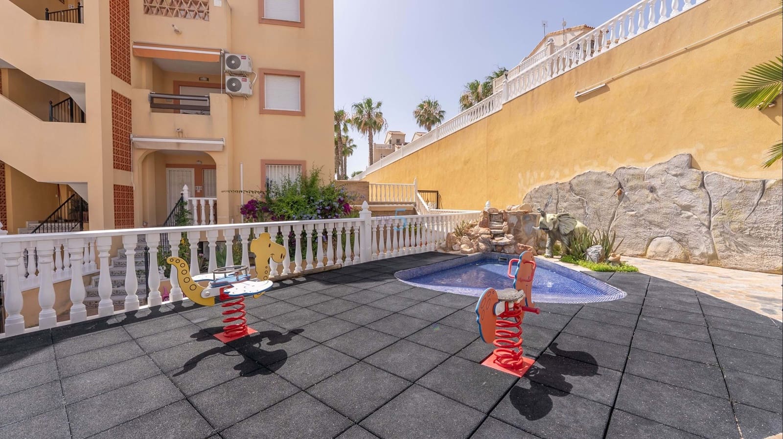 2 soverom Hus til salgs i Villamartin med svømmebasseng garasje - € 195 000 (Ref: 9780010)