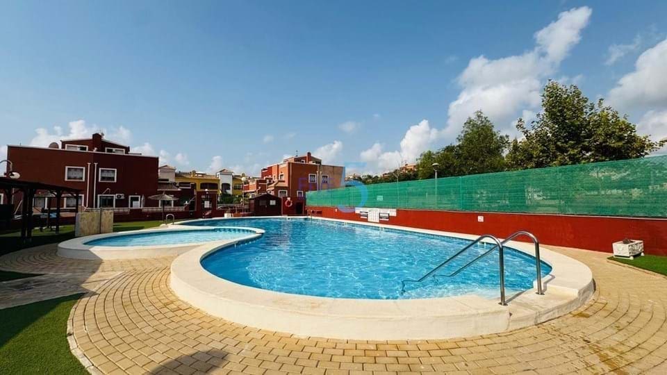 3 soverom Bungalow til salgs i Los Montesinos med svømmebasseng - € 210 000 (Ref: 9784978)