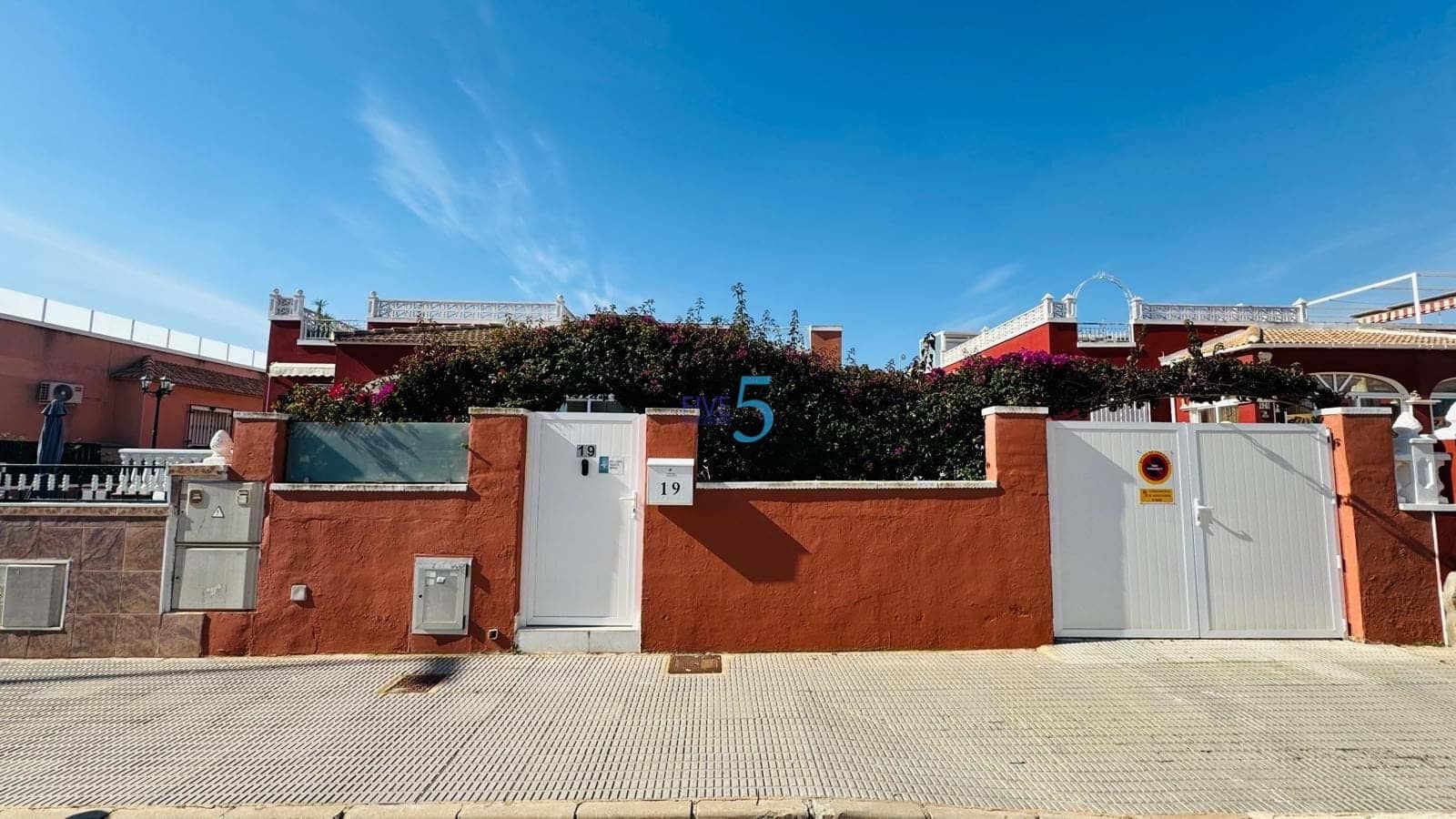 3 soverom Bungalow til salgs i Los Montesinos med svømmebasseng - € 210 000 (Ref: 9784978)