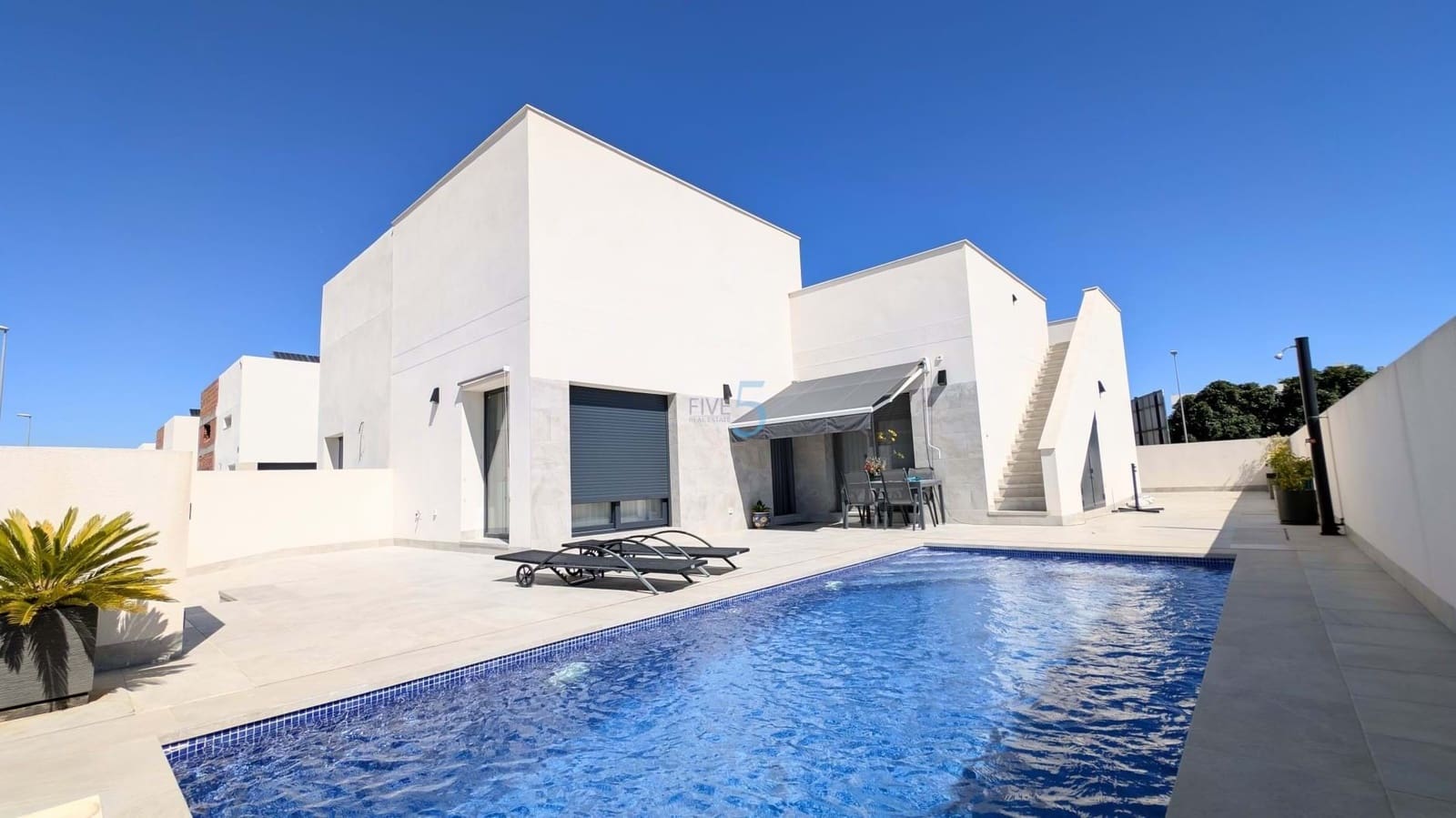 2 camera da letto Bungalow in vendita in Daya Nueva con piscina - 325.000 € (Rif: 9788816)