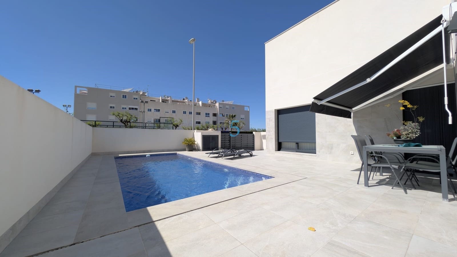 2 camera da letto Bungalow in vendita in Daya Nueva con piscina - 325.000 € (Rif: 9788816)