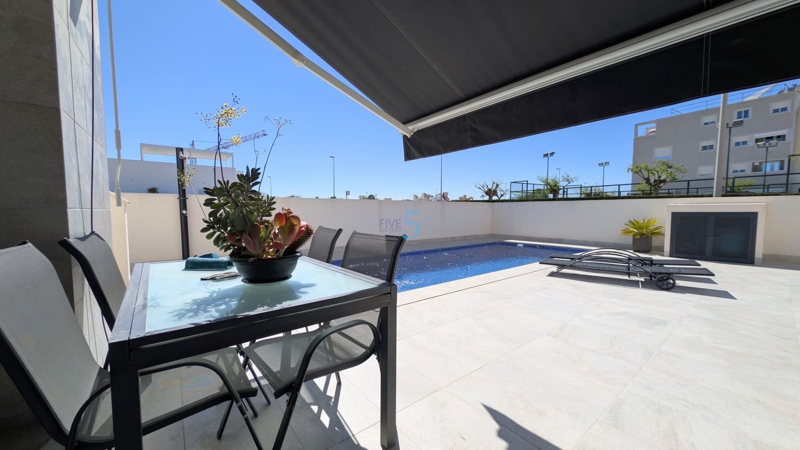 2 camera da letto Bungalow in vendita in Daya Nueva con piscina - 325.000 € (Rif: 9788816)