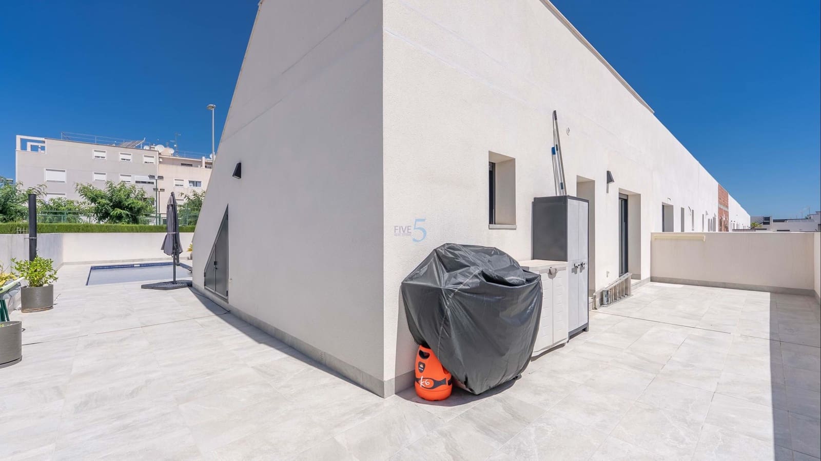 2 bedroom Bungalow for sale in Daya Nueva with pool - € 350,000 (Ref: 9788816)