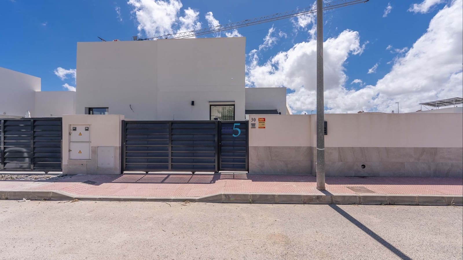 2 bedroom Bungalow for sale in Daya Nueva with pool - € 350,000 (Ref: 9788816)
