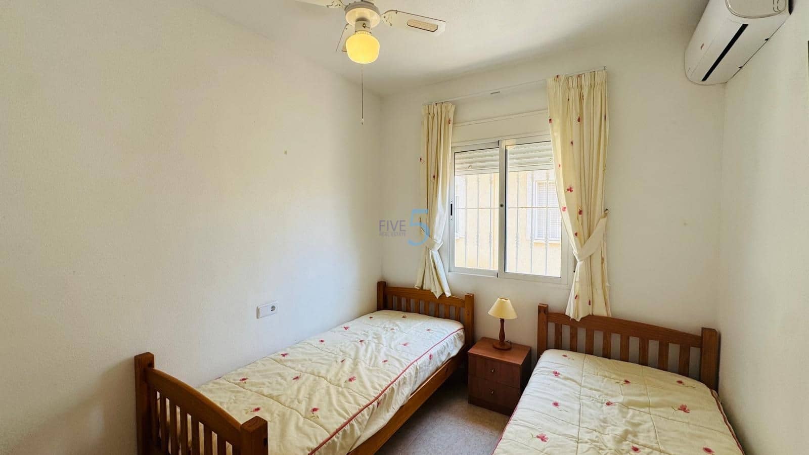 2 bedroom Townhouse for sale in Villamartin with pool - € 179,000 (Ref: 9793510)