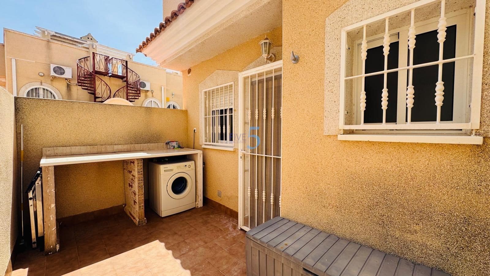 2 bedroom Townhouse for sale in Villamartin with pool - € 179,000 (Ref: 9793510)