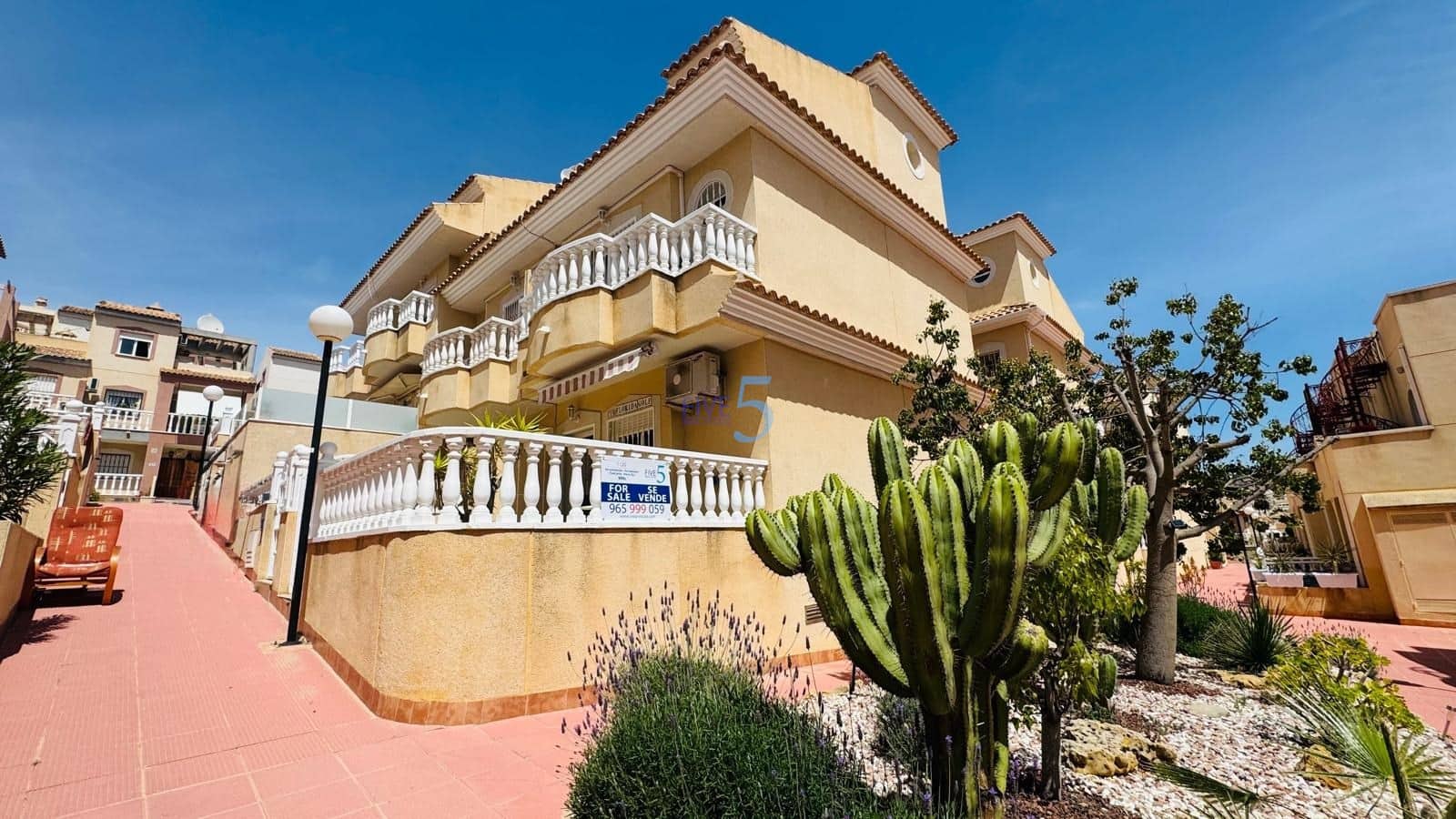2 bedroom Townhouse for sale in Villamartin with pool - € 179,000 (Ref: 9793510)