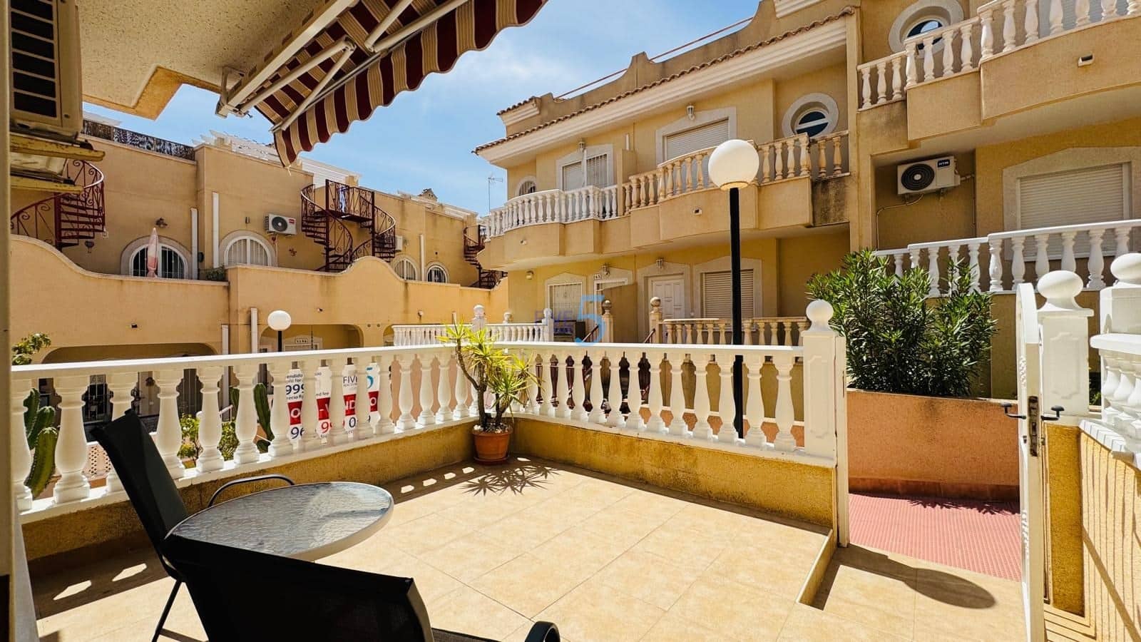 2 bedroom Townhouse for sale in Villamartin with pool - € 179,000 (Ref: 9793510)