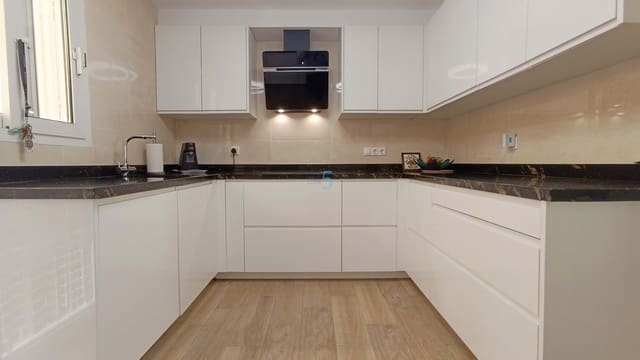 3 makuuhuone Huvila myytävänä paikassa Guardamar del Segura mukana uima-altaan 
autotalli - 315 000 € (Ref: 9795361)