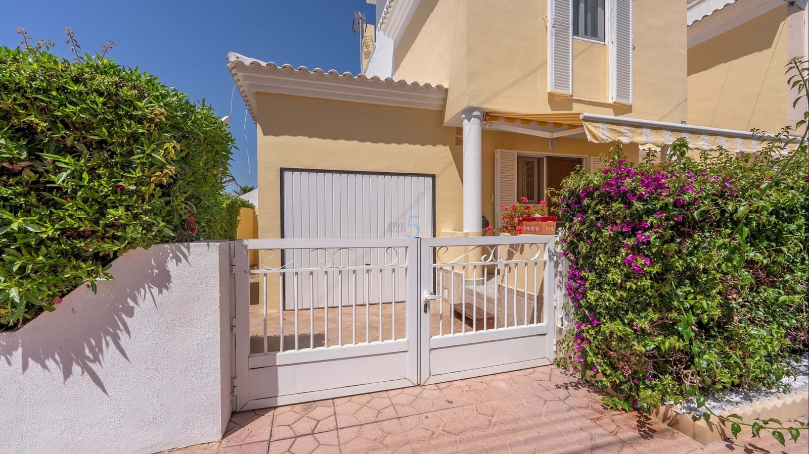 3 bedroom Villa for sale in Guardamar del Segura with pool garage - € 315,000 (Ref: 9795361)