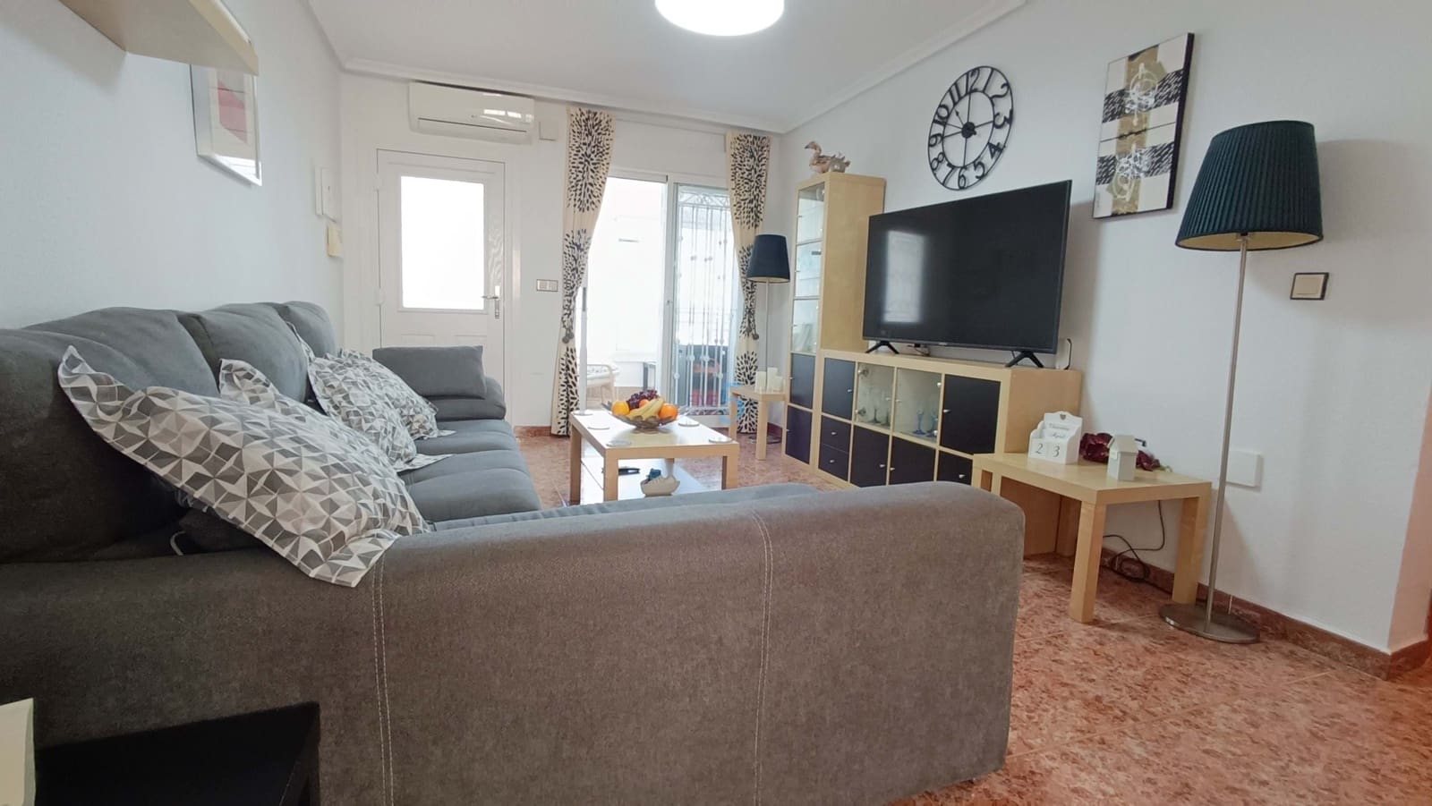 2 soveværelse Lejlighed til salg i Vistabella med swimmingpool - € 129.995 (Ref: 9798213)