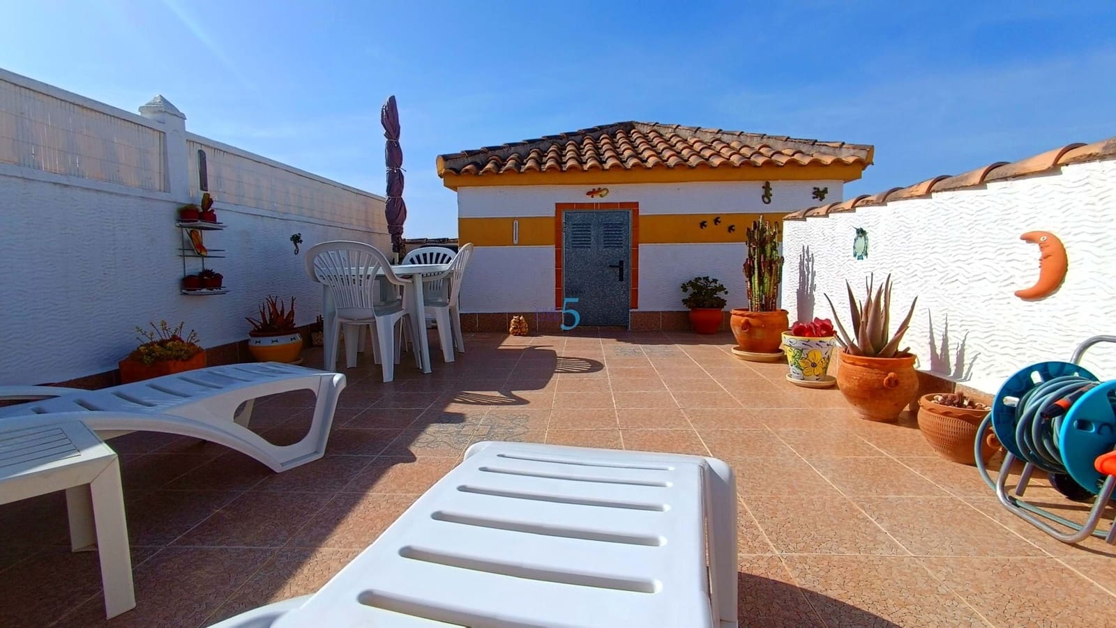 2 soveværelse Lejlighed til salg i Vistabella med swimmingpool - € 129.995 (Ref: 9798213)